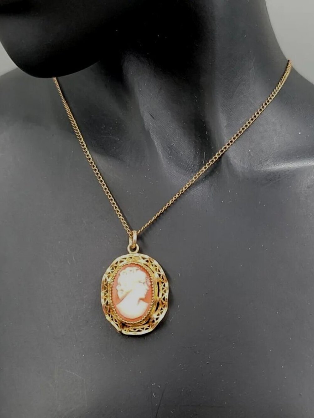Vintage Van Dell 12kgf Cameo Pendant Necklace Ruffled Open Metalwork Frame 16" - Picture 3 of 13